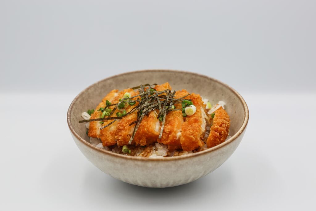 A bowl of katsu curry, fried chicken tip.