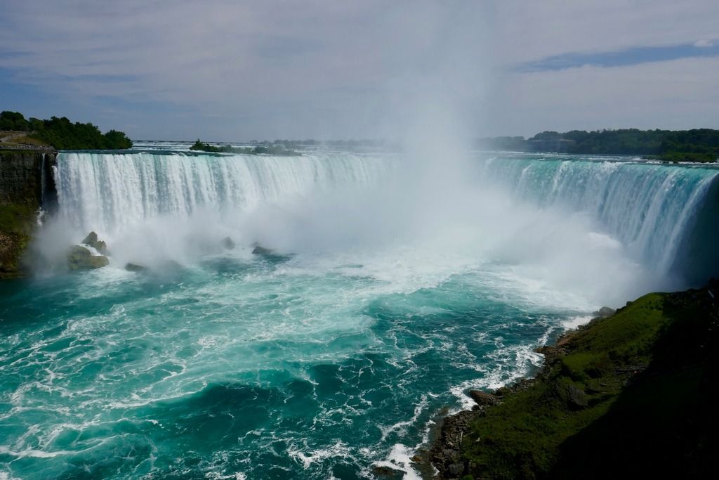 A spectacular view of Niagara Falls