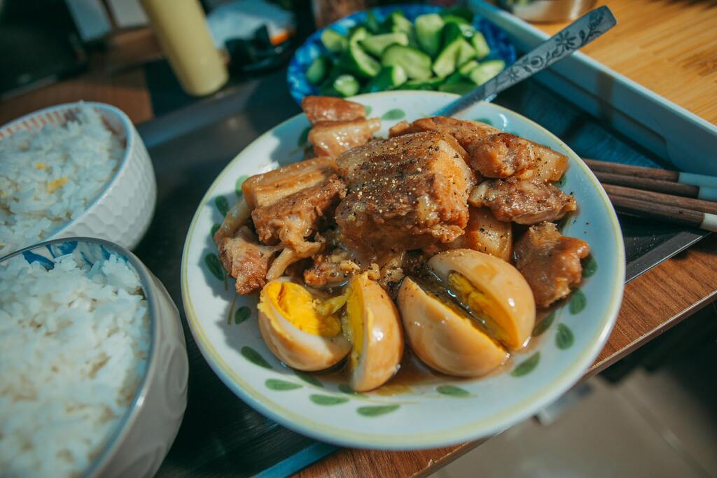 Adobo:Braised pork belly with soy-marinated eggs, served with steamed rice