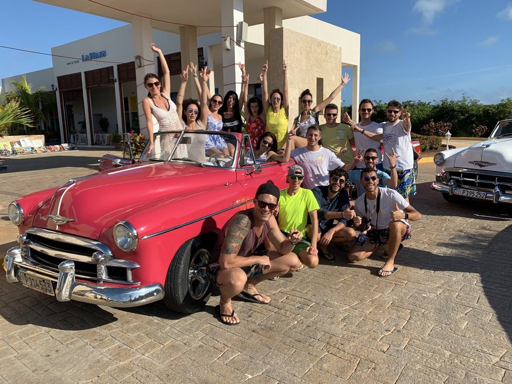 group of people on a WeRoad trip to Cuba