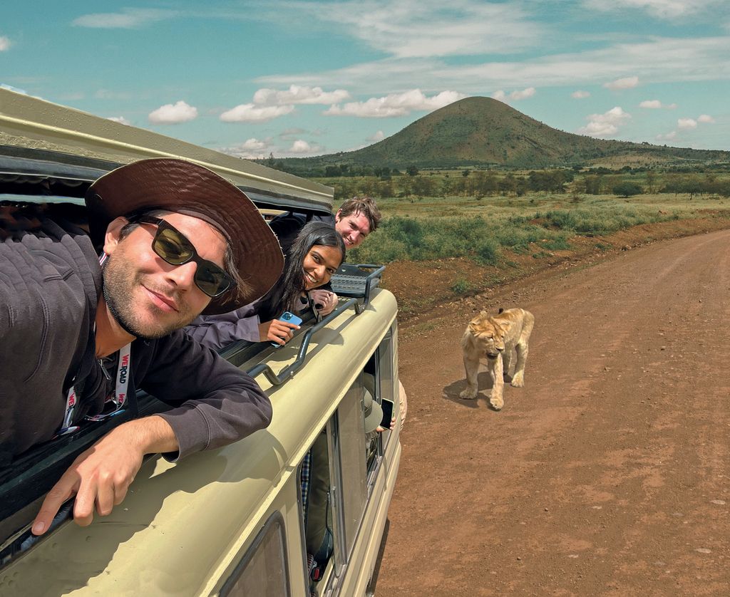 People on a WeRoad safari in Tanzania